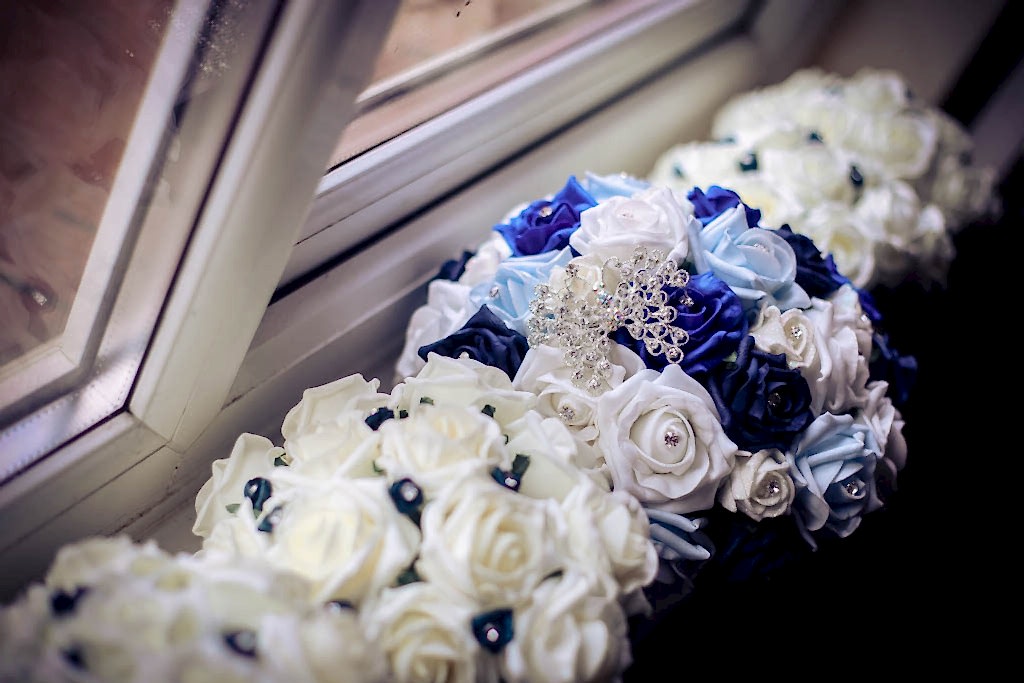 wedding photographer photography liverpool north west southport merseyside cheshire natural style bouquet blue and white