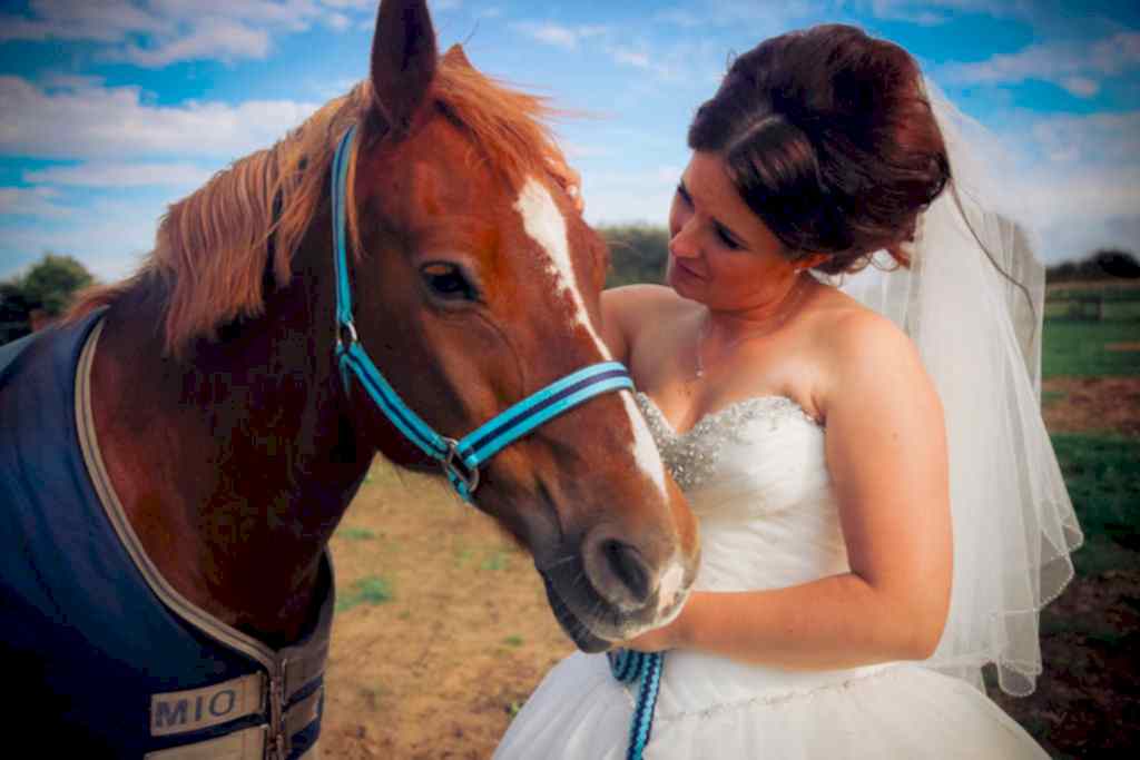 wedding photographer photography liverpool north west southport merseyside cheshire natural style love family warren farm formby field sky kiss
