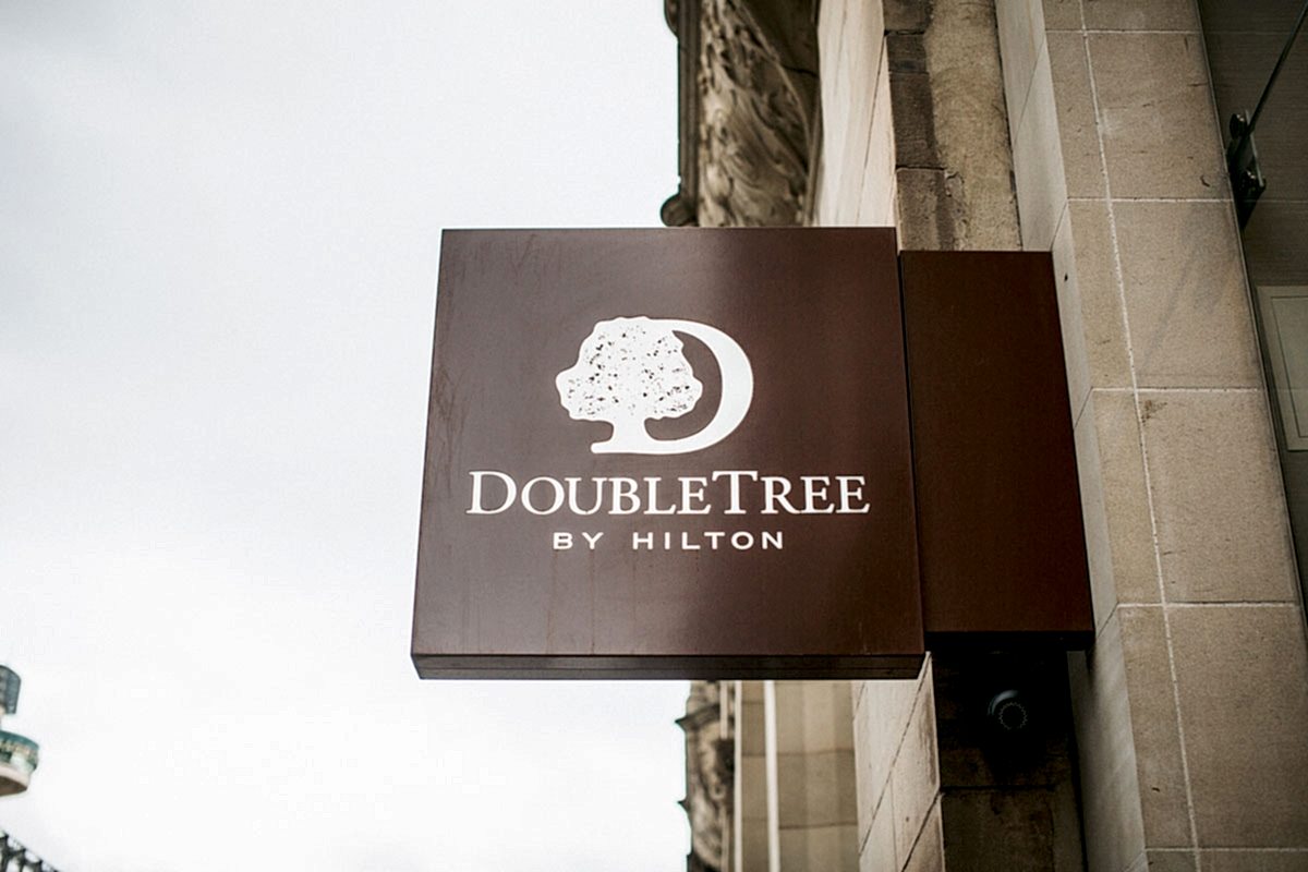 doubletree hilton liverpool sign