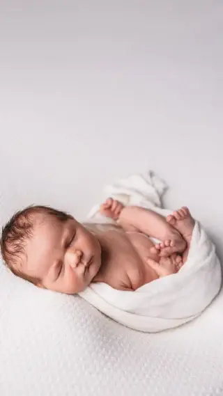 Behind the scenes Vs some of the photos 💖 

Liverpool based newborn photographer, £30 off offer on for Match babies, still a few spots left 🥰

#liverpoolnewbornstudio #liverpoolnewbornphotos #liverpoolnewbornphotographer #liverpoolbaby