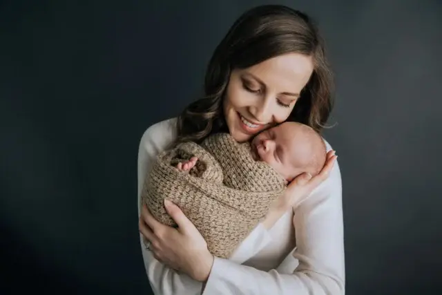 ✨ That new mum glow ✨

I will always encourage mum and dad's to get in front of the camera to get a few photos with their baby, I know you may not feel like it but trust me these may well be your favourite photos, they will definitely be your child's favourite photos, because you are in it too 🥰

I am still offering £30 off photoshoots for March babies! So if you have just had a baby or due soon, please get in touch to claim this offer 😊💙

#liverpoolbaby #liverpoolbabyphotographer #liverpoolnewbornphotos #liverpoolnewbornphotographer #liverpoolnewbornstudio #crosby #maghull #formby #duemarch2025 #duespring2025 #marchbaby #mumandbaby