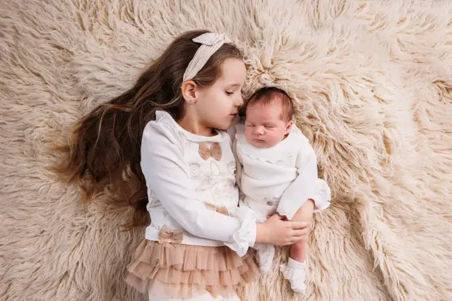 These three photos melted me – watching her admire, protect, and gently kiss her new baby sister… honestly, the sweetest thing💓

These little moments between them already feel full of love – gentle, calm, and completely beautiful ✨

Which moment pulls your heartstrings most – looking at the camera, at her sister, or that little kiss? I'd love to know 👇

If you’re expecting and thinking about newborn photos (especially with older siblings), now’s a great time to book – my spring/summer spots are starting to fill up 💌

Newborn & family photographer based in Liverpool (Seaforth studio) 🥰

#newbornphotographer #siblingsession #newbornphotographyuk #naturalnewbornphotography #rachelclarkephotography #newbornandfamilyphotographer #liverpoolphotographer #babyphotography